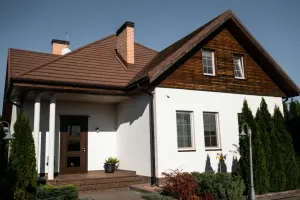 Na co zwrócić uwagę kupując drzwi i okna w Lublinie? Kluczowe parametry techniczne